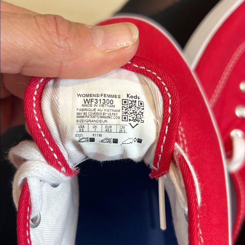 Keds Red Canvas Low-Top Sneakers with White Laces size 9.5. - Picture 9 of 9
